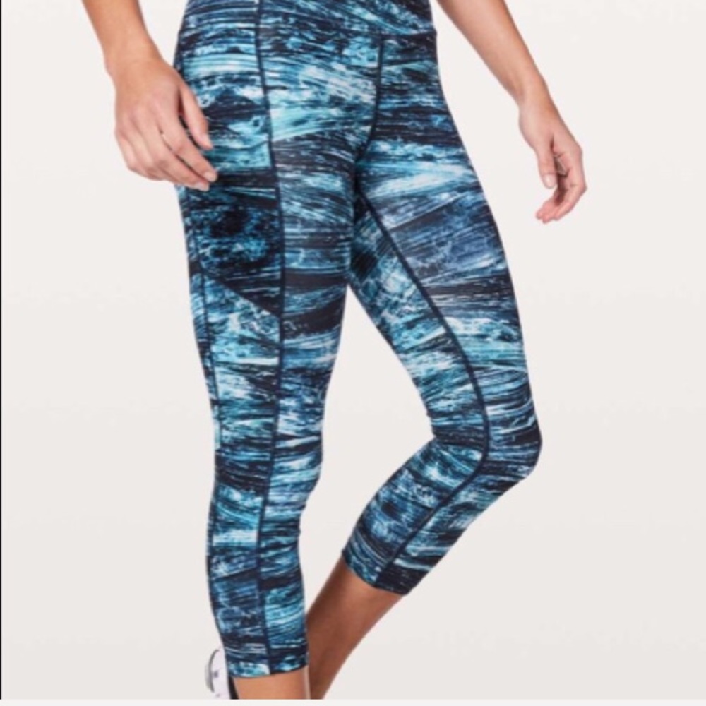 Lululemon Speed Up Crop *21"
Shorelines Multi Blue